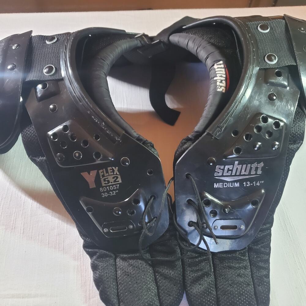 Schutt Fottball Shoulder Pads Medium 13-14" | 30-32"